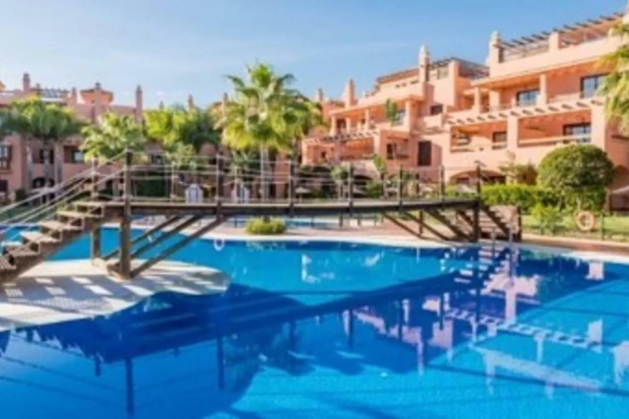 Apartment Hacienda Del Sol Deluxe Beachside Estepona